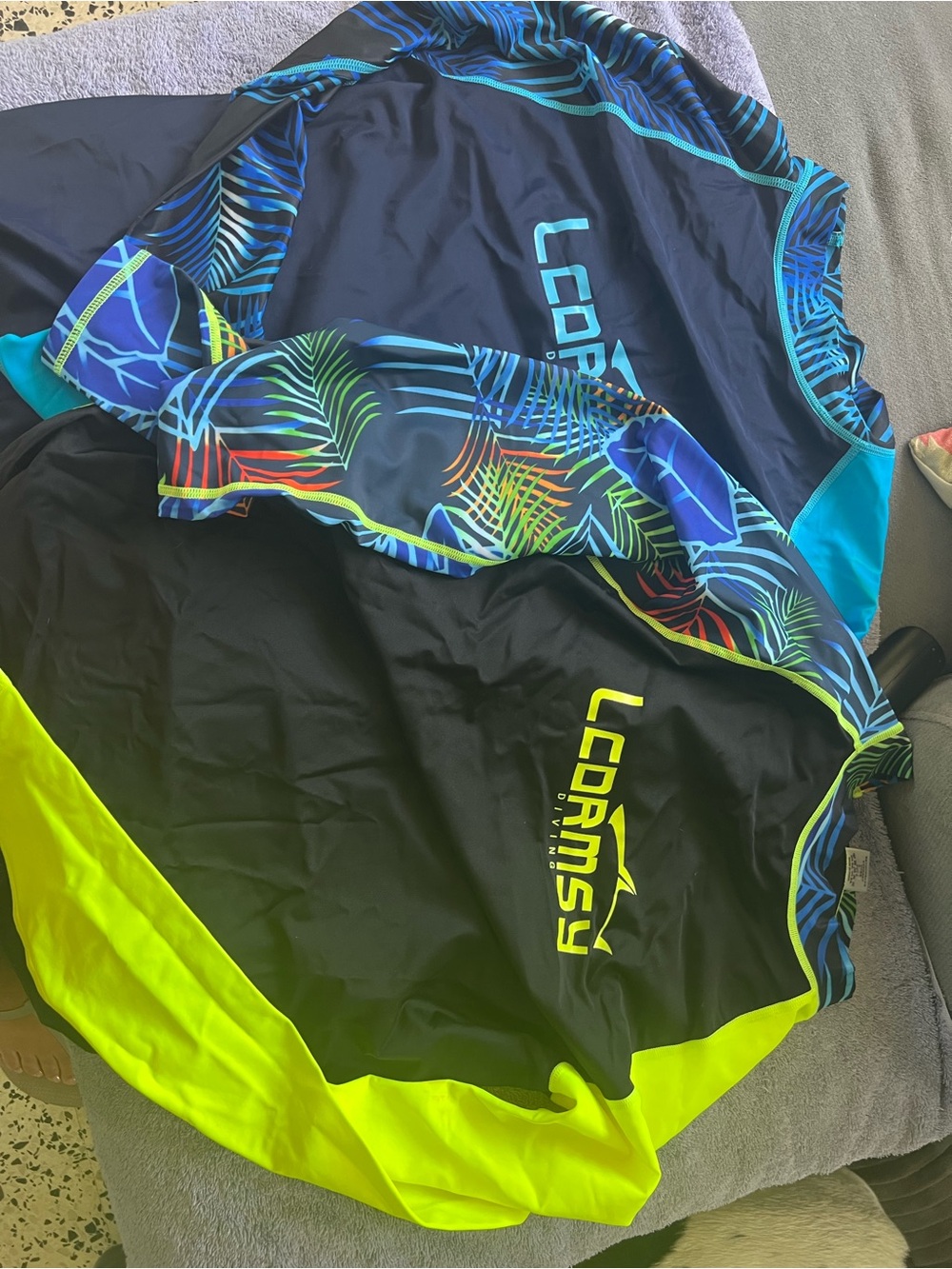 Rash guard Set of 2 Youth XL Unisex Black & Neon Yellow Swim Top